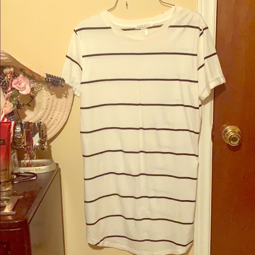 T-shirt dress! Size Medium! 11$